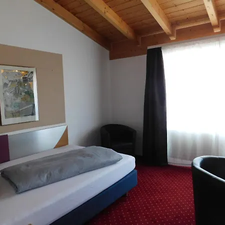 Hotel Konradp Holzkirchen Otel 3*