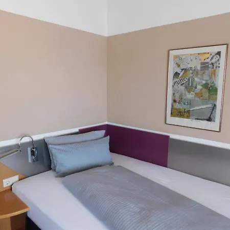 Hotel Konradp Holzkirchen Otel